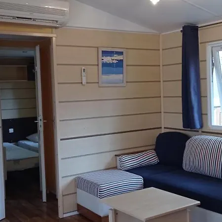 مكان تخييم Mobil 3 Chbres/ 2 Sdb/wc / Clim *